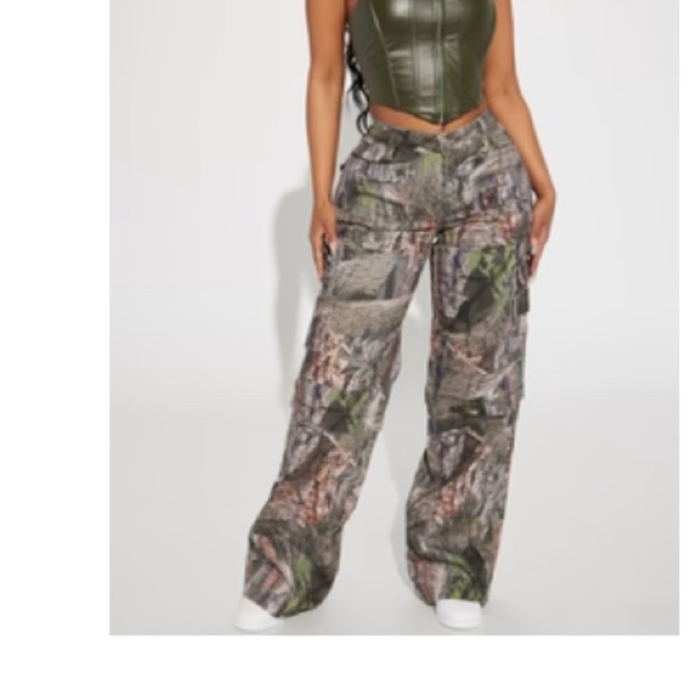 Jeans 
Bree Camo Stretch Cargo Jean - Olive/Combo